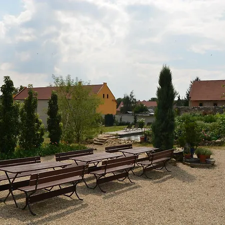 农家乐 Statek Lunikov