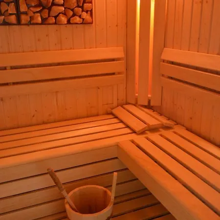 农家乐 Statek Lunikov Zizice