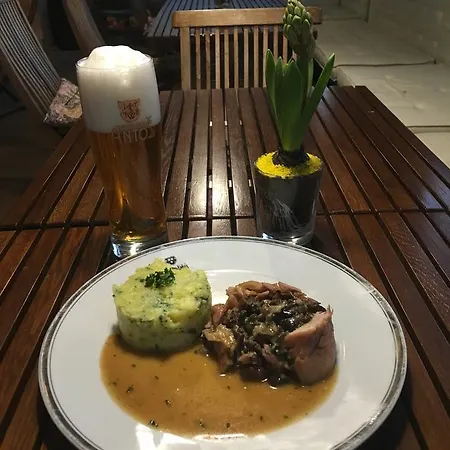 Statek Lunikov 农家乐 Zizice