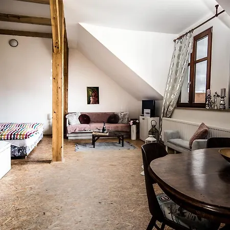 Statek Lunikov 农家乐 Zizice